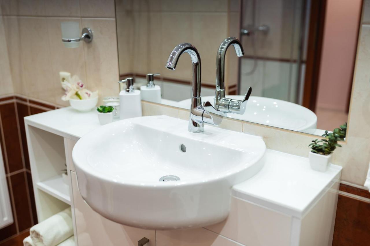 Sara-Lux Apartman Nyarliget エクステリア 写真