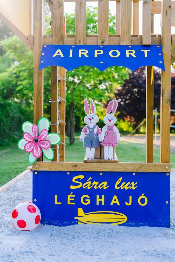 Sara-Lux Apartman Nyarliget エクステリア 写真