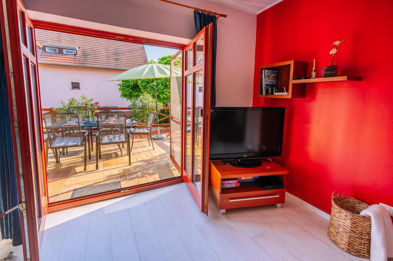 Sara-Lux Apartman Nyarliget エクステリア 写真