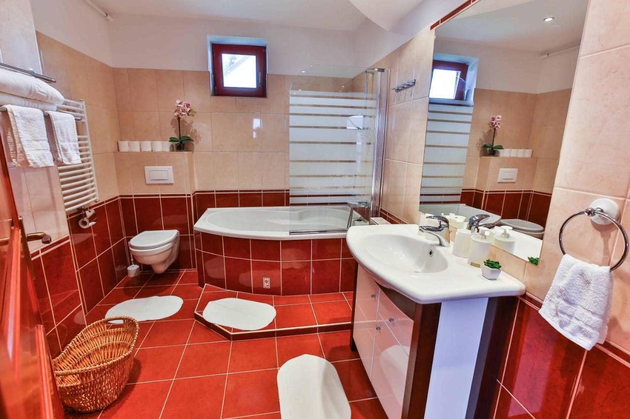 Sara-Lux Apartman Nyarliget エクステリア 写真