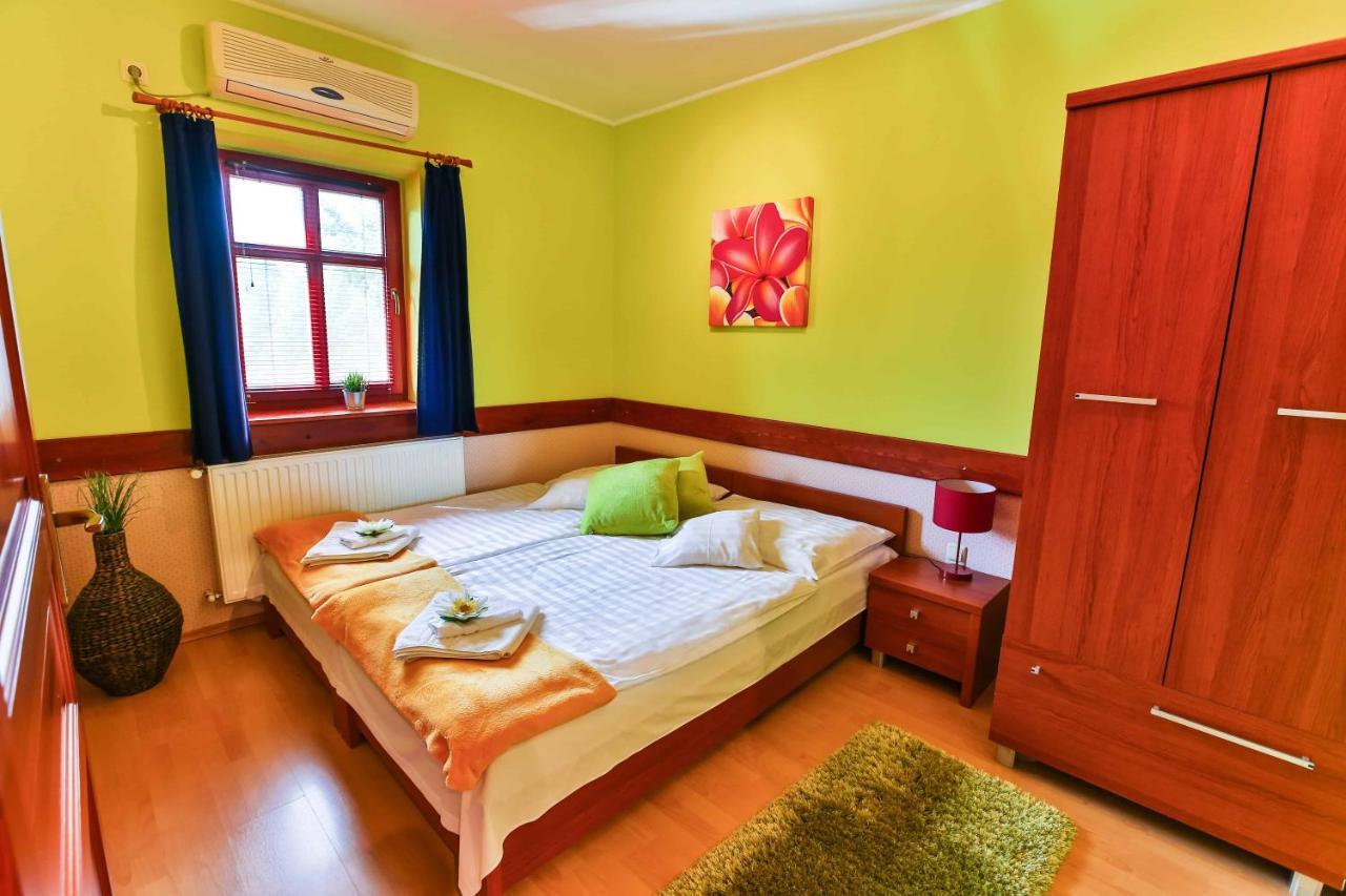 Sara-Lux Apartman Nyarliget エクステリア 写真